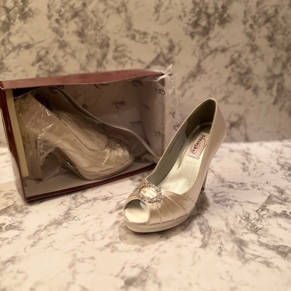Dyeables Bridal Shoes- Champagne color with Crystal cut graphic hardware at vamp - Picture 5 of 5